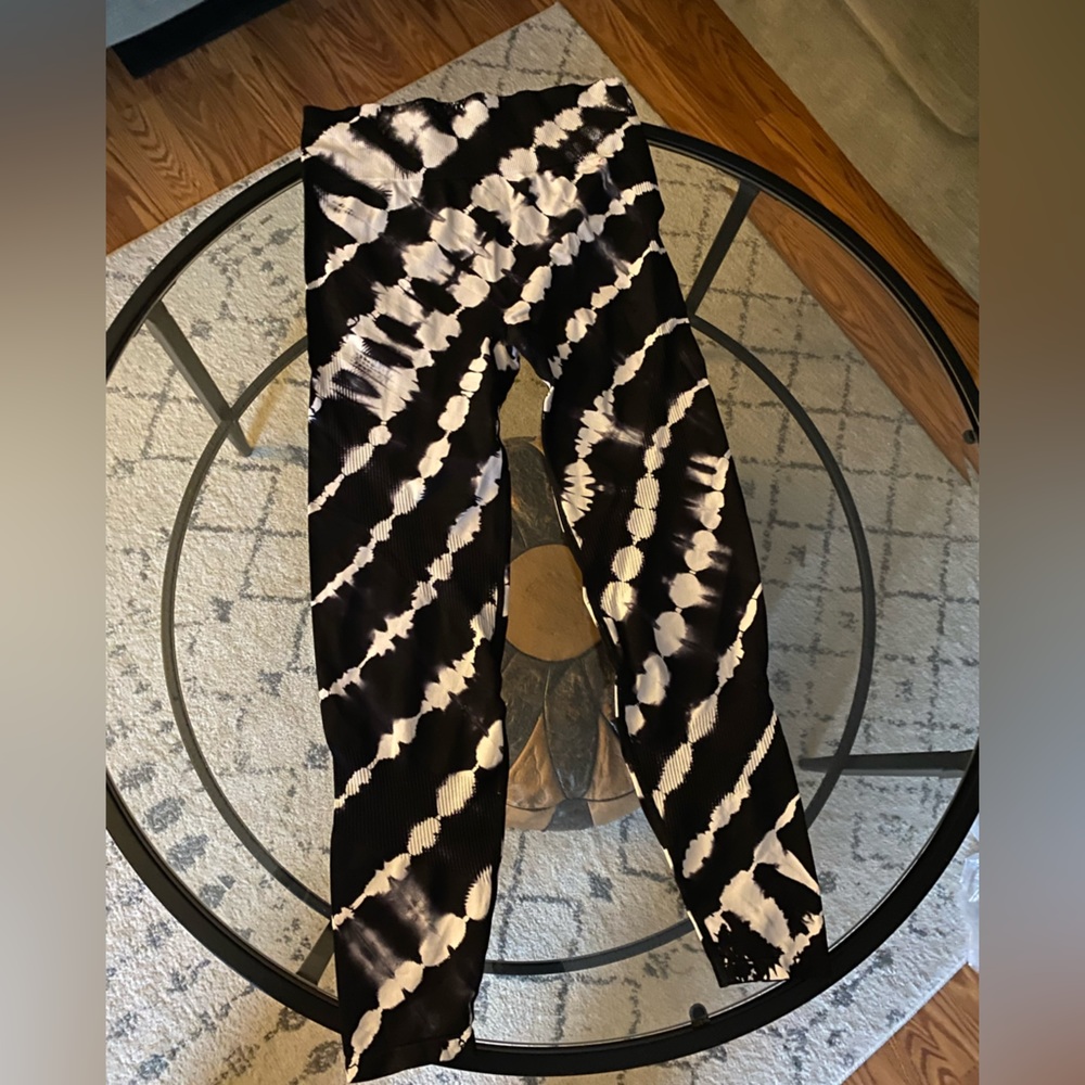 PINK Victoria’s Secret Seamless large Black White Tie Dye High Rise Leggings